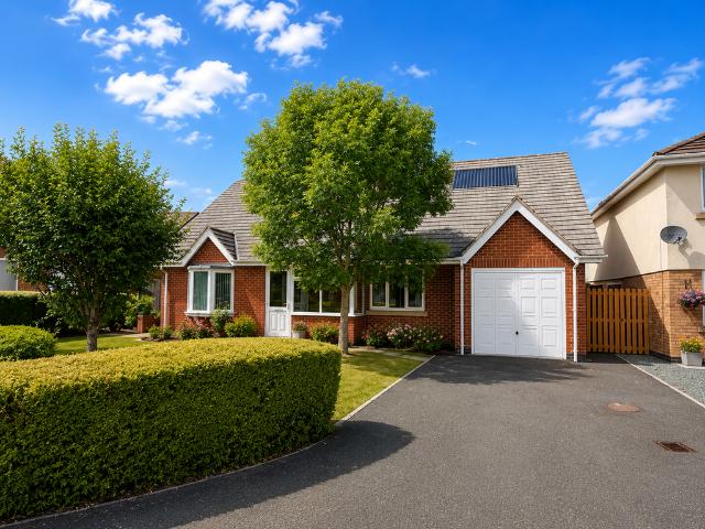 House for sale in Weston Rhyn, Shropshire