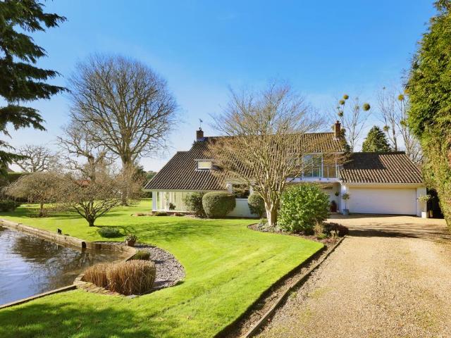 House for sale in Farnham Common, Buckinghamshire