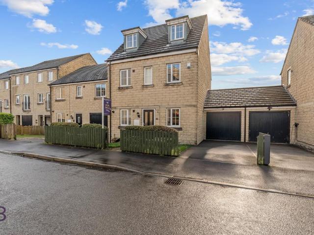 House for sale in Hill Top, Bradford