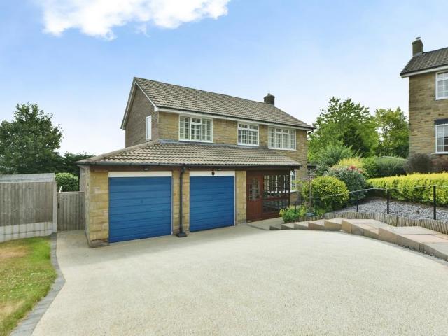 House for sale in Hockerley, Charlesworth
