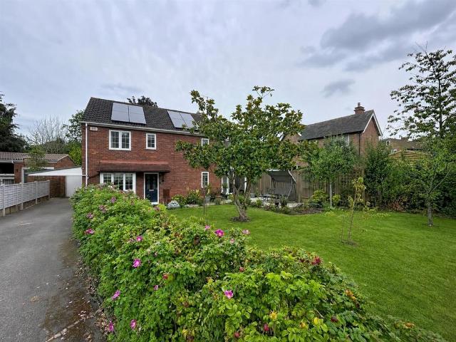 House for sale in Mill End, Green Close