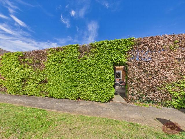 House for sale in Weedon Bec