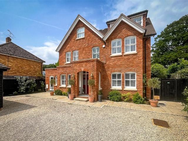 House for sale in Fleet, Hart