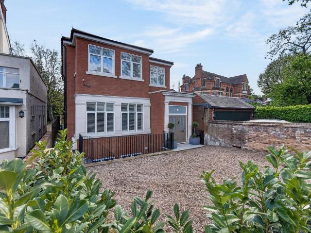 House for sale in Roehampton, Greater London