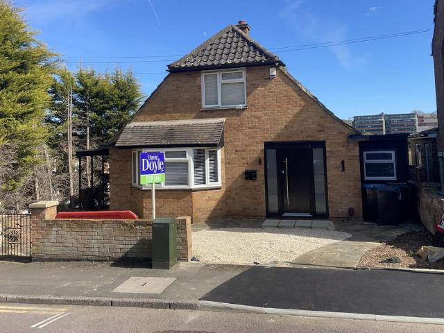House for sale in The Image, Pouchen End