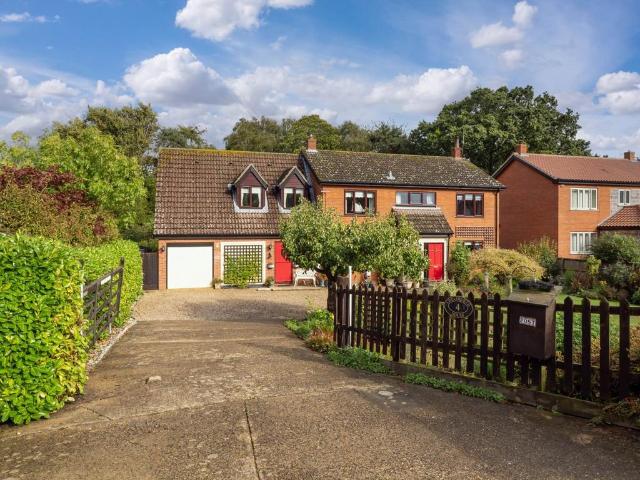 House for sale in Tuttington, Crostwick