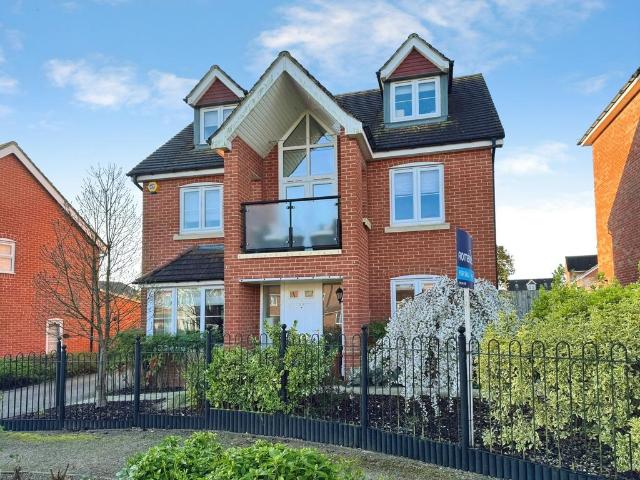 House for sale in Woodley