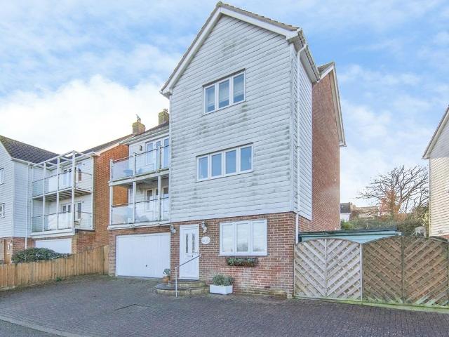 House for sale in Dale Hill, Essex