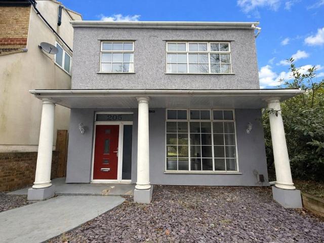 House for sale in Shooters Hill, Greater London
