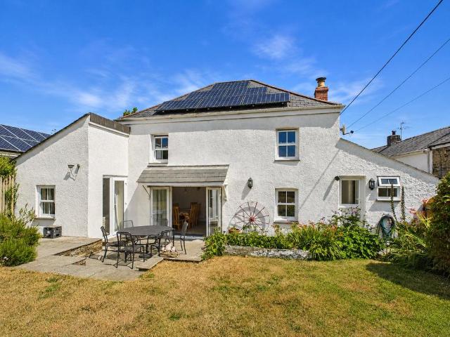 House for sale in Hellandbridge, Cornwall