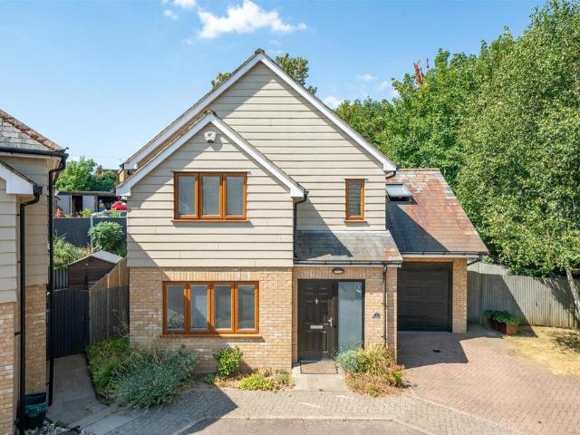 House for sale in Batchworth, Hertfordshire