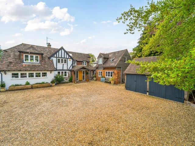 House for sale in Fole, Surrey