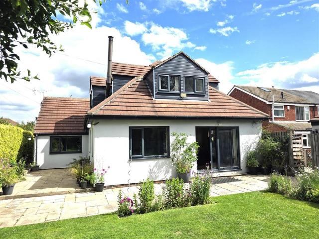 House for sale in Farsley, West Yorkshire