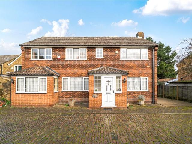 House for sale in Harmondsworth, Greater London