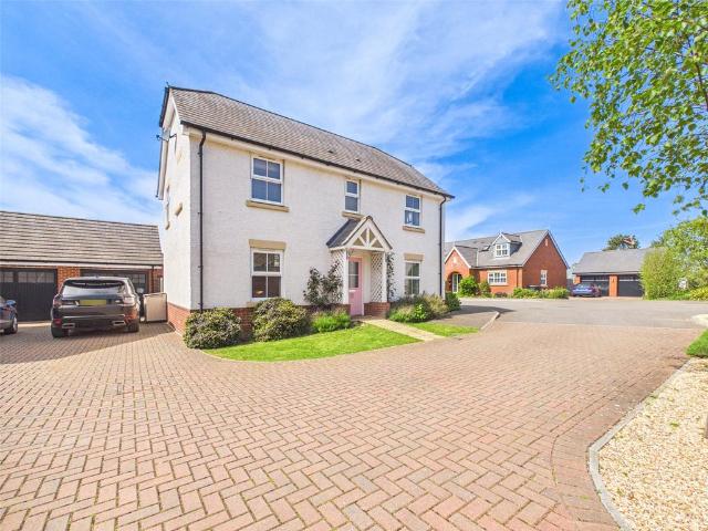House for sale in Heatherstone Grange, New Forest