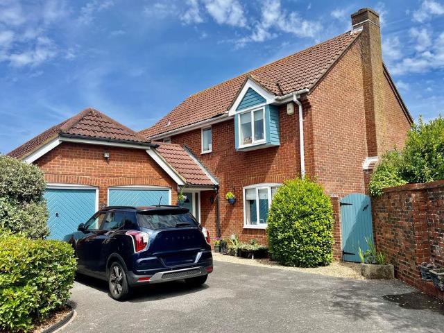 House for sale in Middlecroft, Hampshire
