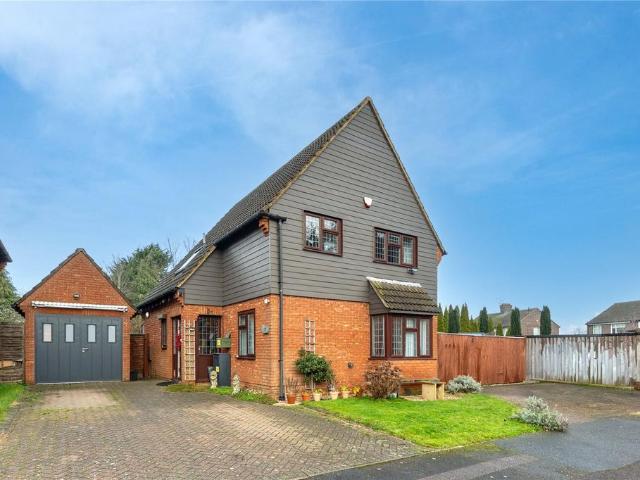 House for sale in Spring Park, Luton