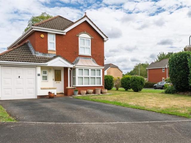 House for sale in Llantarnam, Wales