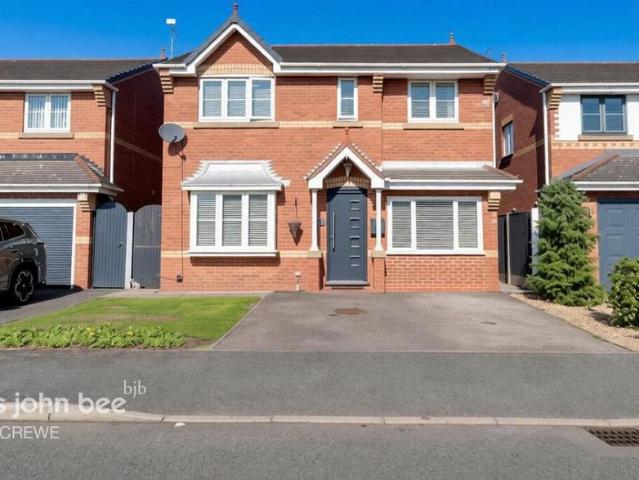 House for sale in Leighton, Bradfield Green