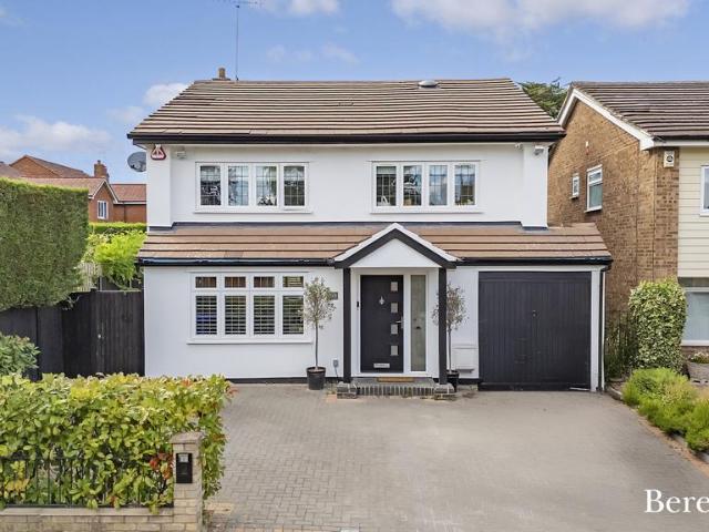 House for sale in Navestock Side, Essex