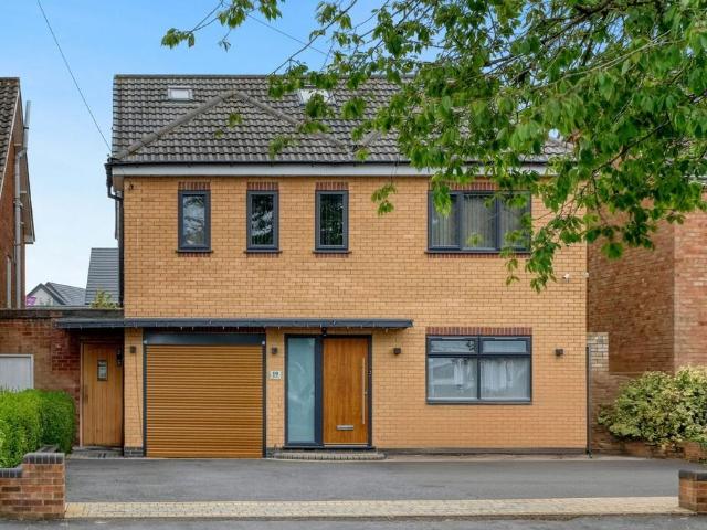 House for sale in Shirley, West Midlands