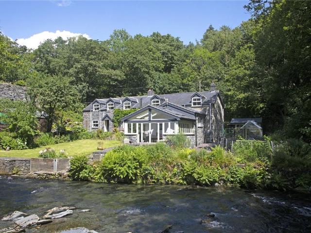 House for sale in Ceinws, Wales
