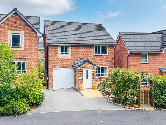 House for sale in Moscar Cottages, South Yorkshire