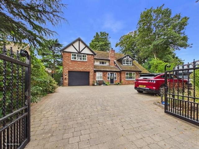 House for sale in Roby Mill, Lancashire