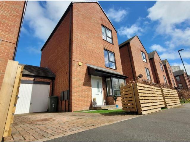 House for sale in Brownhills, West Midlands