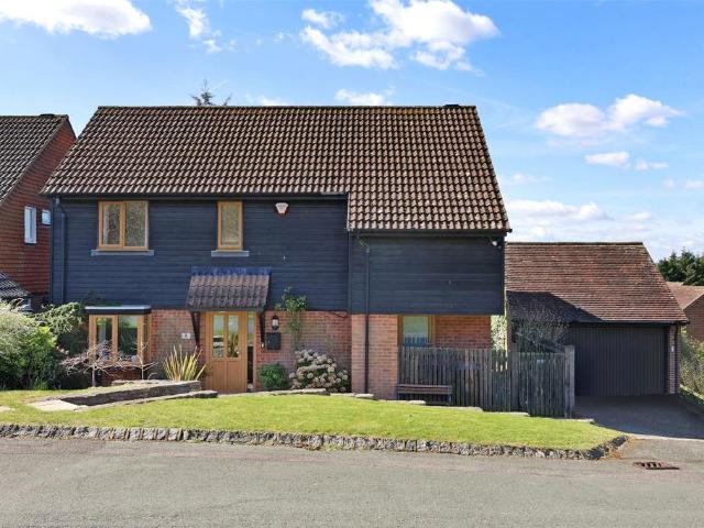 House for sale in Hillview, Surrey