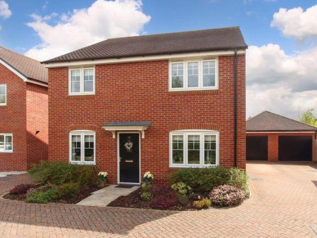 House for sale in Aston Clinton, Buckinghamshire
