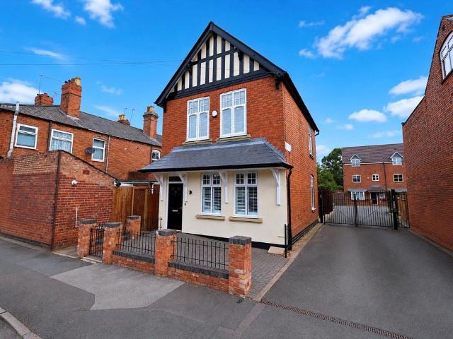 House for sale in Kings Heath, Wake Green
