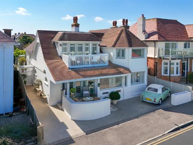 House for sale in Hampton, The Bridge