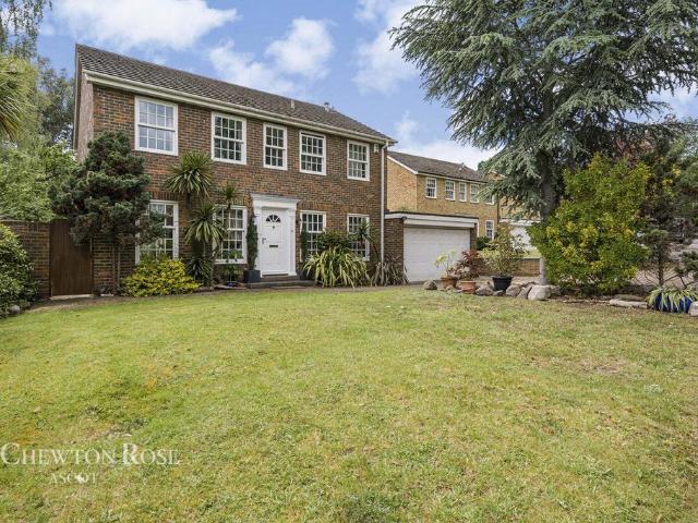 House for sale in Clewer Green, Windsor