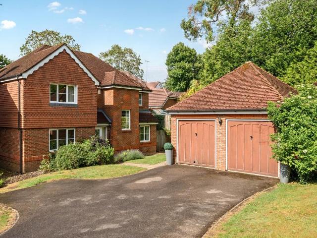 House for sale in Pachesham Park, Surrey