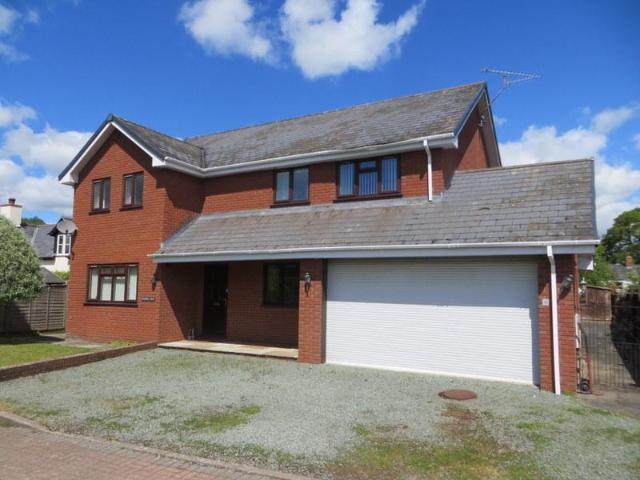 House for sale in Guilsfield