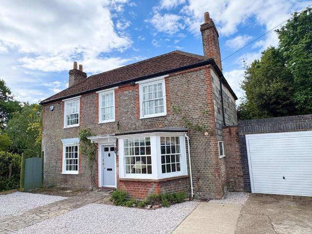 House for sale in Middlecroft, Hampshire