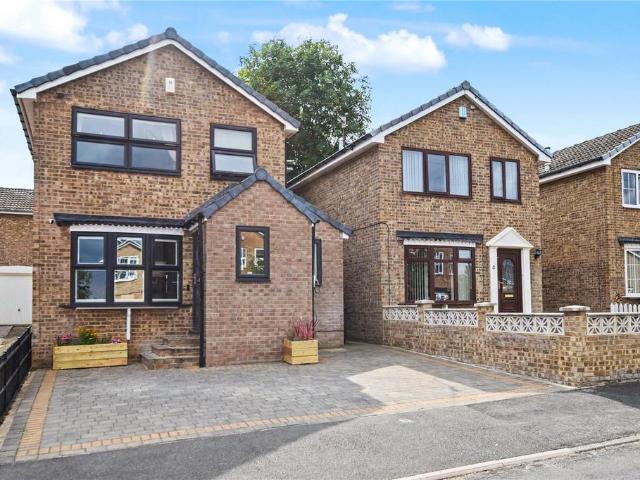 House for sale in Farsley, West Yorkshire