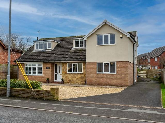 House for sale in Lavister, Wales