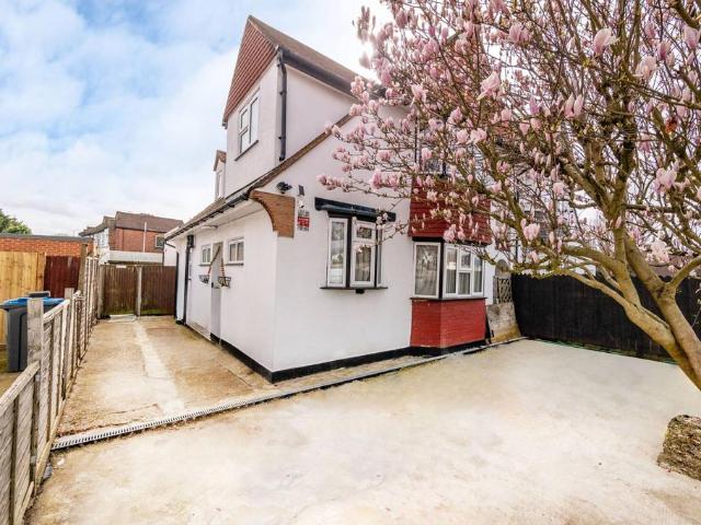 House for sale in Old Malden, Greater London