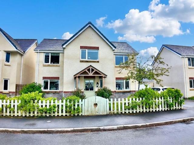 House for sale in Woodfieldside, Penmaen
