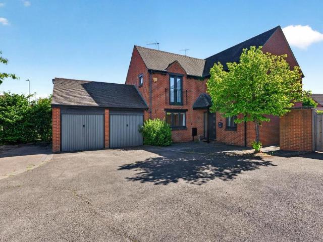 House for sale in Green Close, Warwickshire
