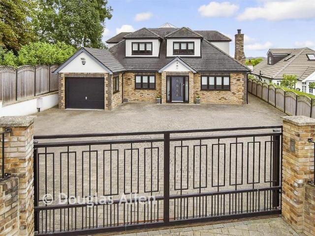 House for sale in Ivy Chimneys, Epping