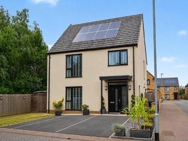 House for sale in Ledston, West Yorkshire