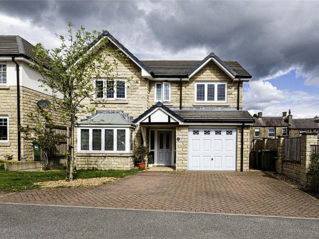 House for sale in Golcar, West Yorkshire