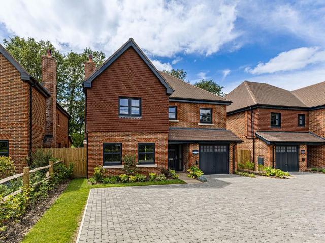 House for sale in Fole, Surrey