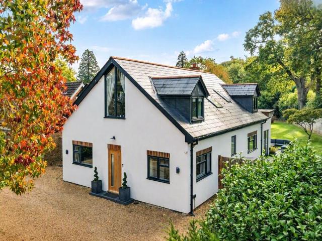 House for sale in Fole, Surrey