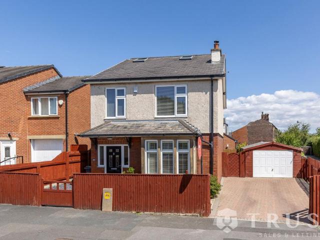 House for sale in London Park, Mirfield