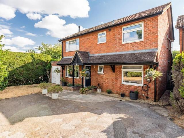 House for sale in Broadwater, Shephall