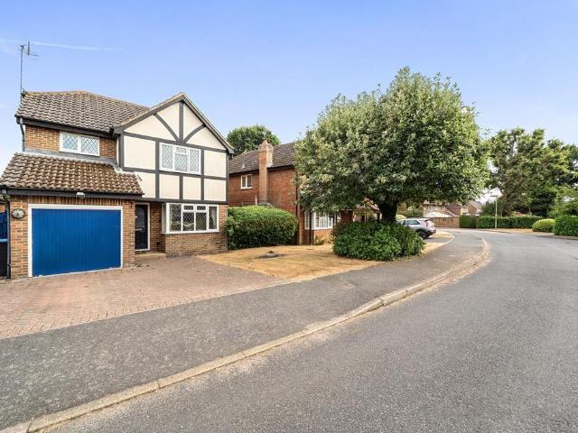 House for sale in Hillview, Surrey